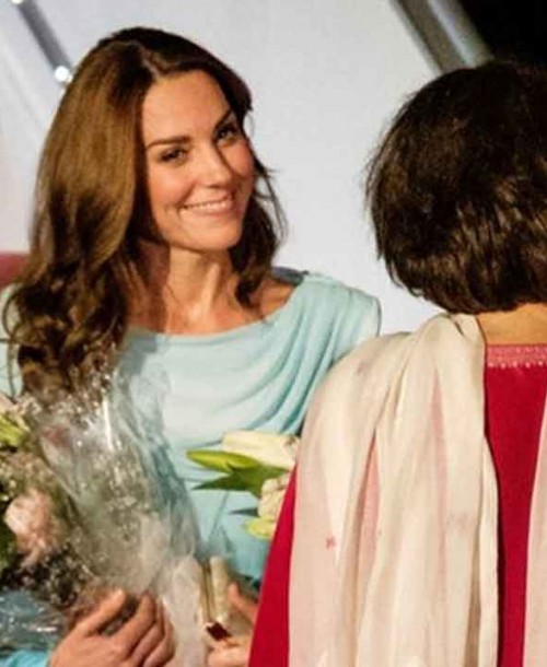 El magnífico look con el que Kate Middleton ha conquistado a todos a su llegada a Pakistán