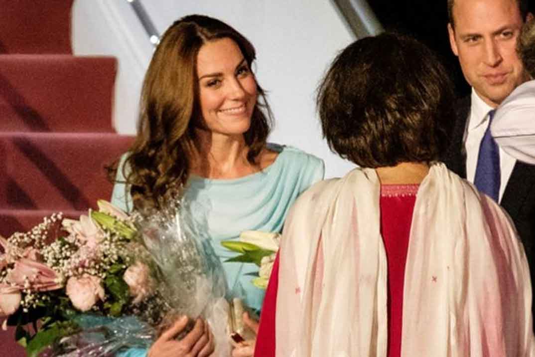 El magnífico look con el que Kate Middleton ha conquistado a todos a su llegada a Pakistán