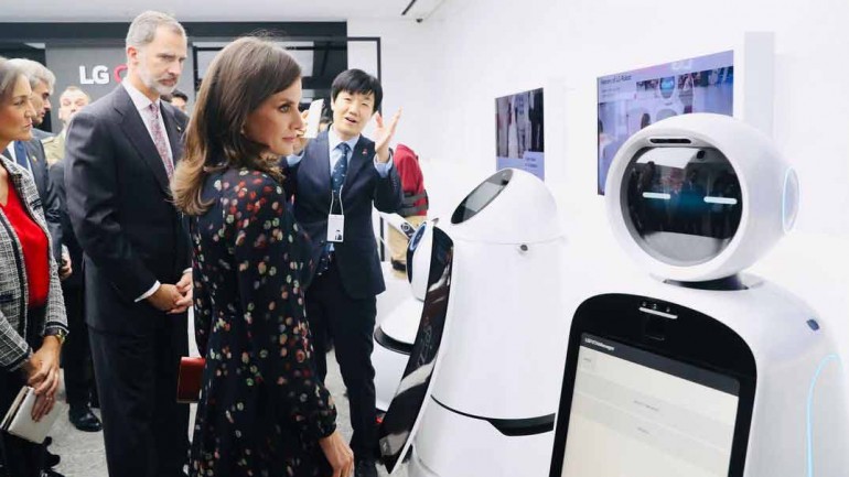 La reina Letizia estrena vestido de Massimo Dutti