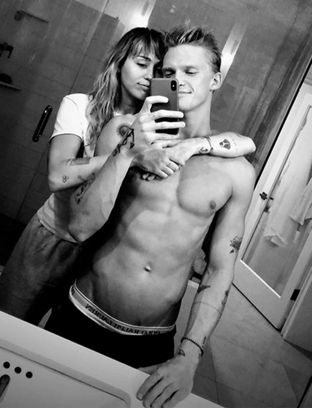 Miley Cyrus y Cody Simpson © Instagram/Stories