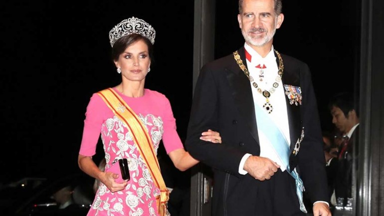 La reina Letizia, la más elegante en la cena de gala de la entronización de Naruhito