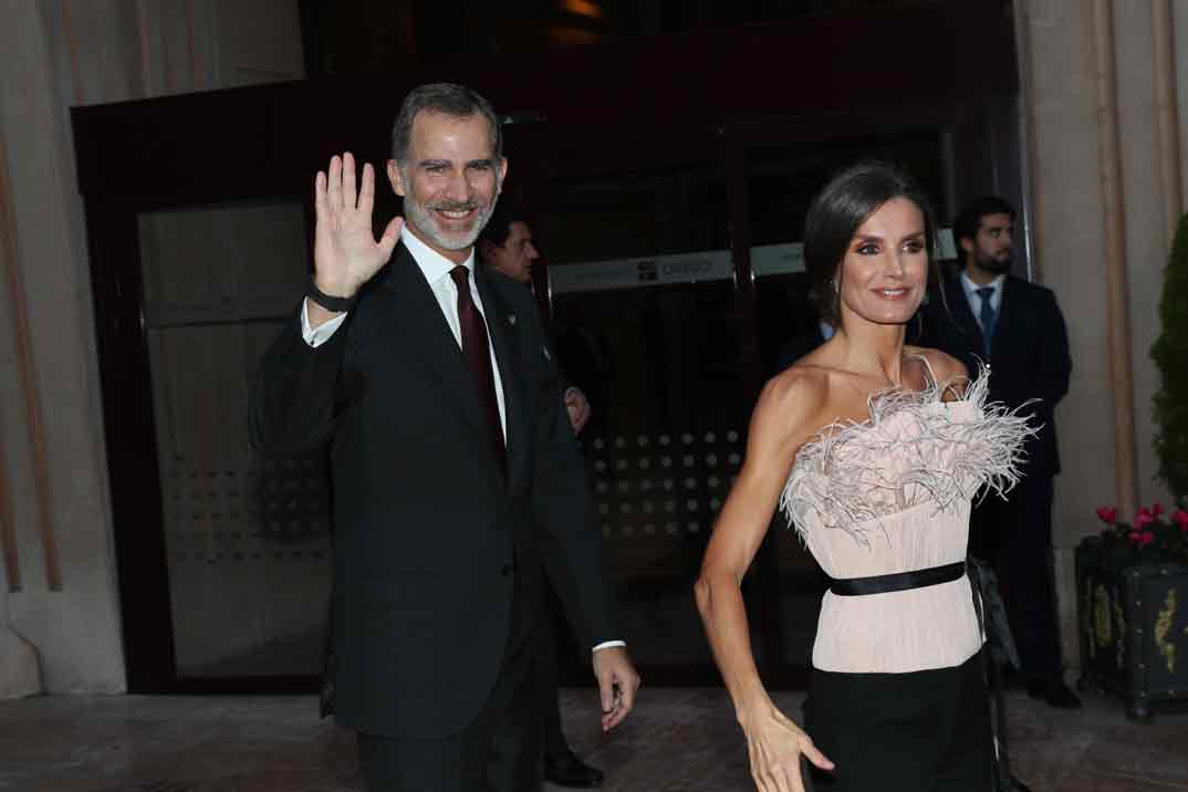 La reina Letizia estrena firma en su vestidor