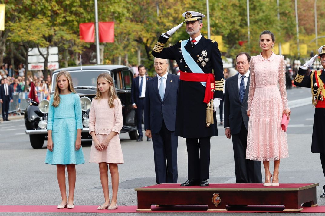 Reyes Felipe y Letizia con la princesa Leonor y la infanta Sofía - Día de la Fiesta Nacional © Casa S.M. El Rey