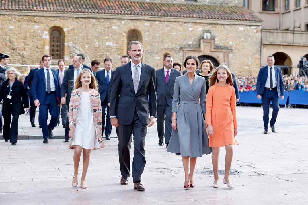 Reyes Felipe y Letizia con la Princesa Leonor y la Infanta Sofía - Acto oficial de bienvenida al Principado de Asturias © Casa S.M. El Rey