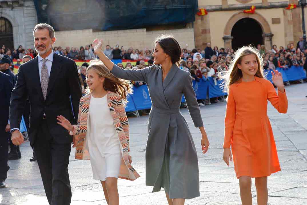 Reyes Felipe y Letizia con la Princesa Leonor y la Infanta Sofía - Acto oficial de bienvenida al Principado de Asturias © Casa S.M. El Rey