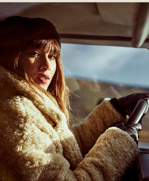 Aitana redescubre Islandia con Stradivarius