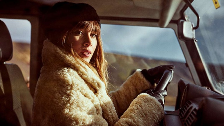 Aitana redescubre Islandia con Stradivarius