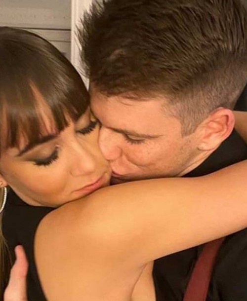 Aitana y Miguel Bernardeau se comen a besos