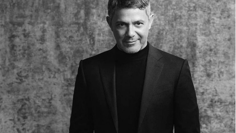 Así fue el beso de Alejandro Sanz a su nueva novia en los Grammy Latinos