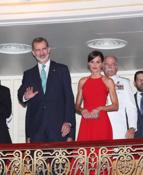 La reina Letizia apuesta por el rojo en su primera noche en Cuba