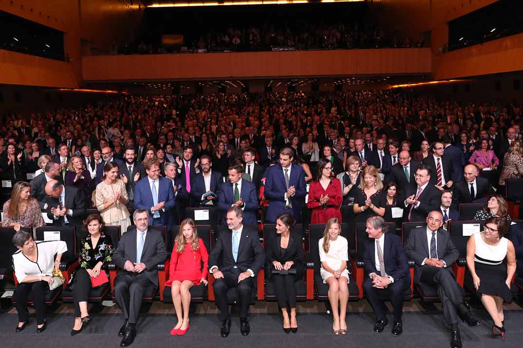 Los reyes Felipe y Letizia con la Princesa Leonor y la Infanta Sofía - Premios Princesa Girona 2019 © Casa S.M. El Rey