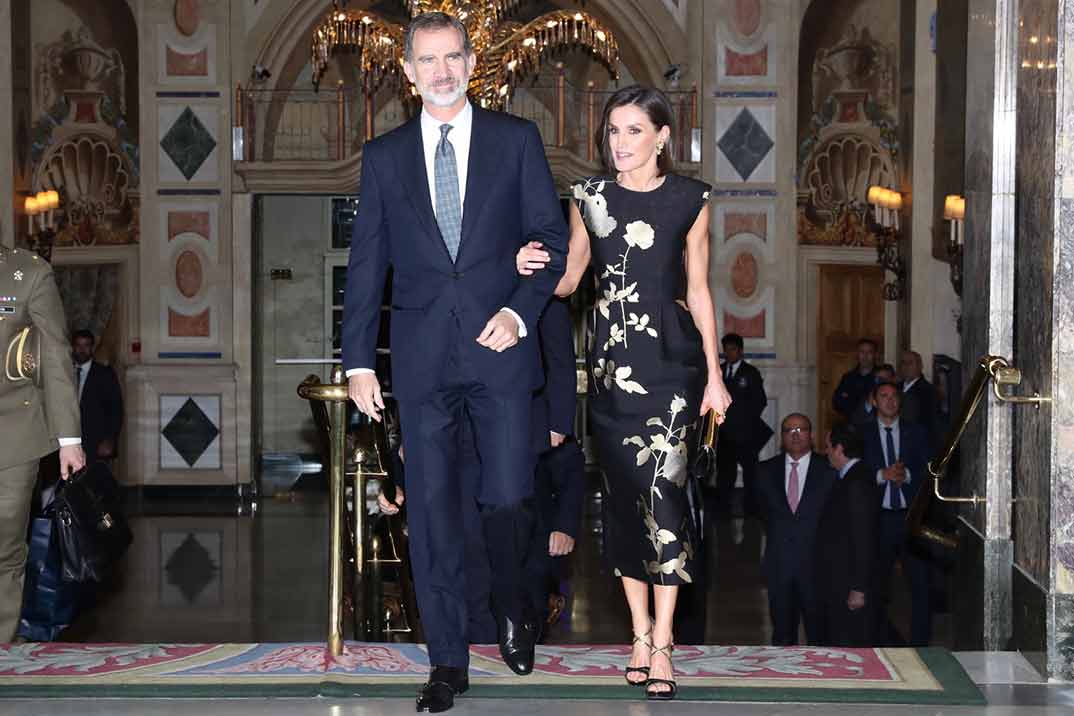 La reina Letizia apuesta por un estilismo de inspiración oriental y un nuevo look