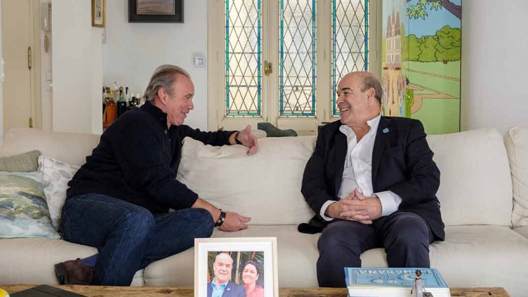 Antonio Resines abre las puertas de su casa a Bertín Osborne