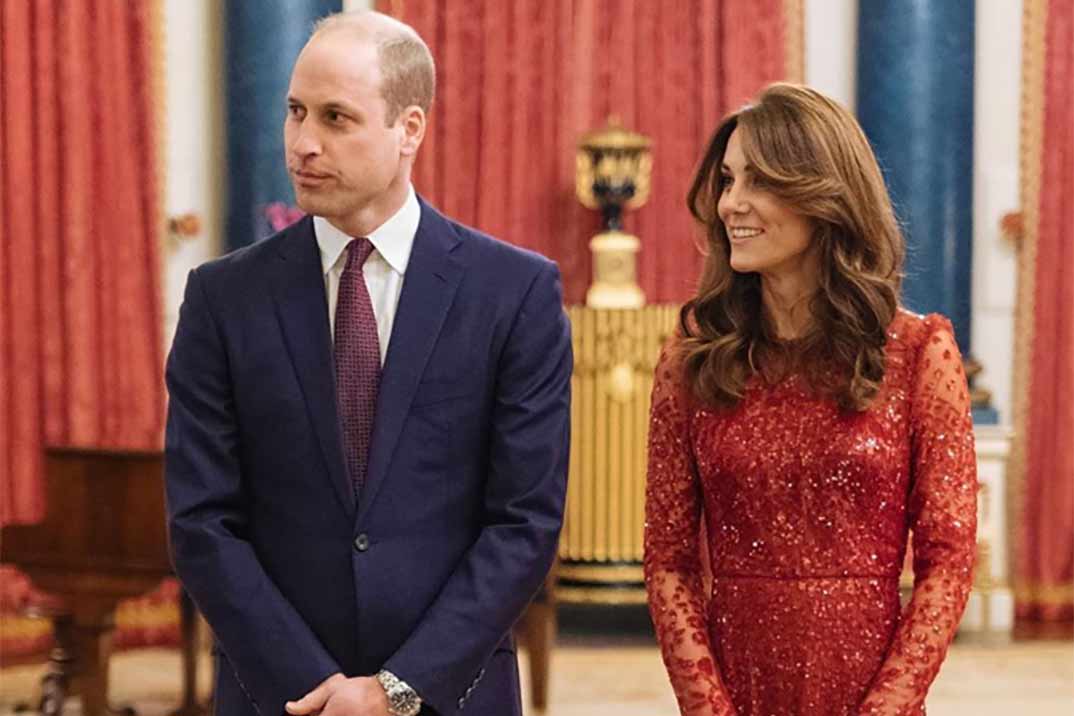 Kate Middleton se convierte en la perfecta anfitriona vestida de rojo