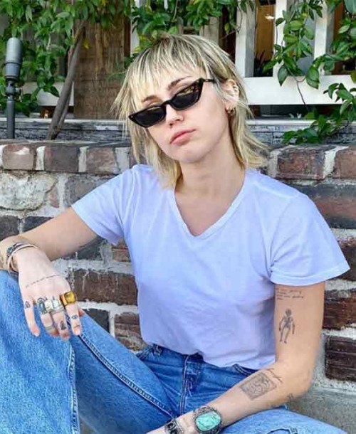 Miley Cyrus comienza el año estrenando look