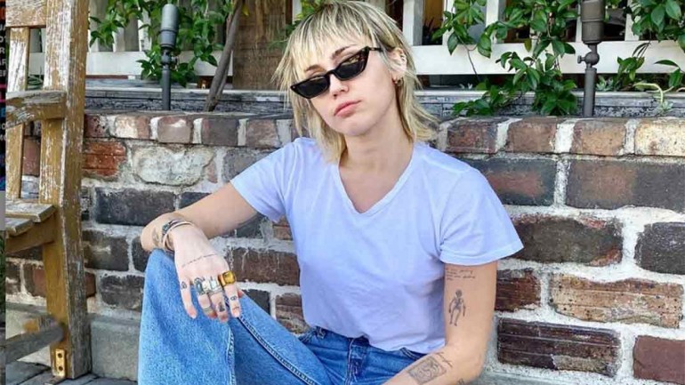 Miley Cyrus comienza el año estrenando look