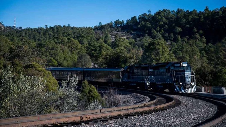 Sinaloa presenta la Ruta de El Chepe, único tren de pasajeros de todo México