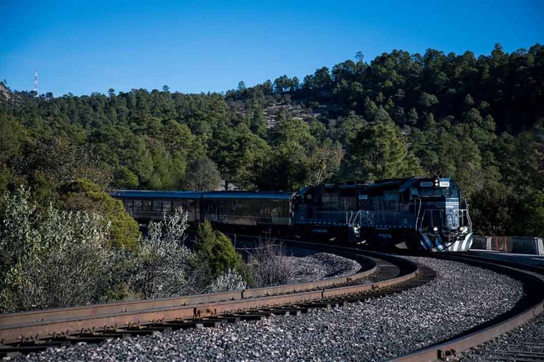 Sinaloa presenta la Ruta de El Chepe, único tren de pasajeros de todo México