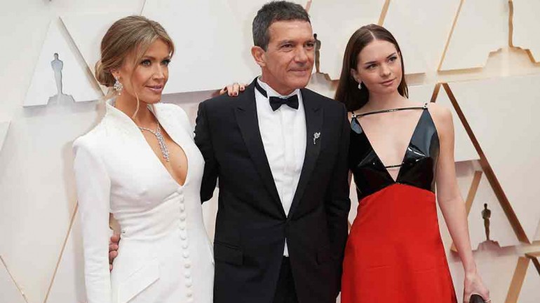 Nicole Kimpel, Antonio Banderas y Stella del Carmen - Oscars 2020 © A.M.P.A.S.