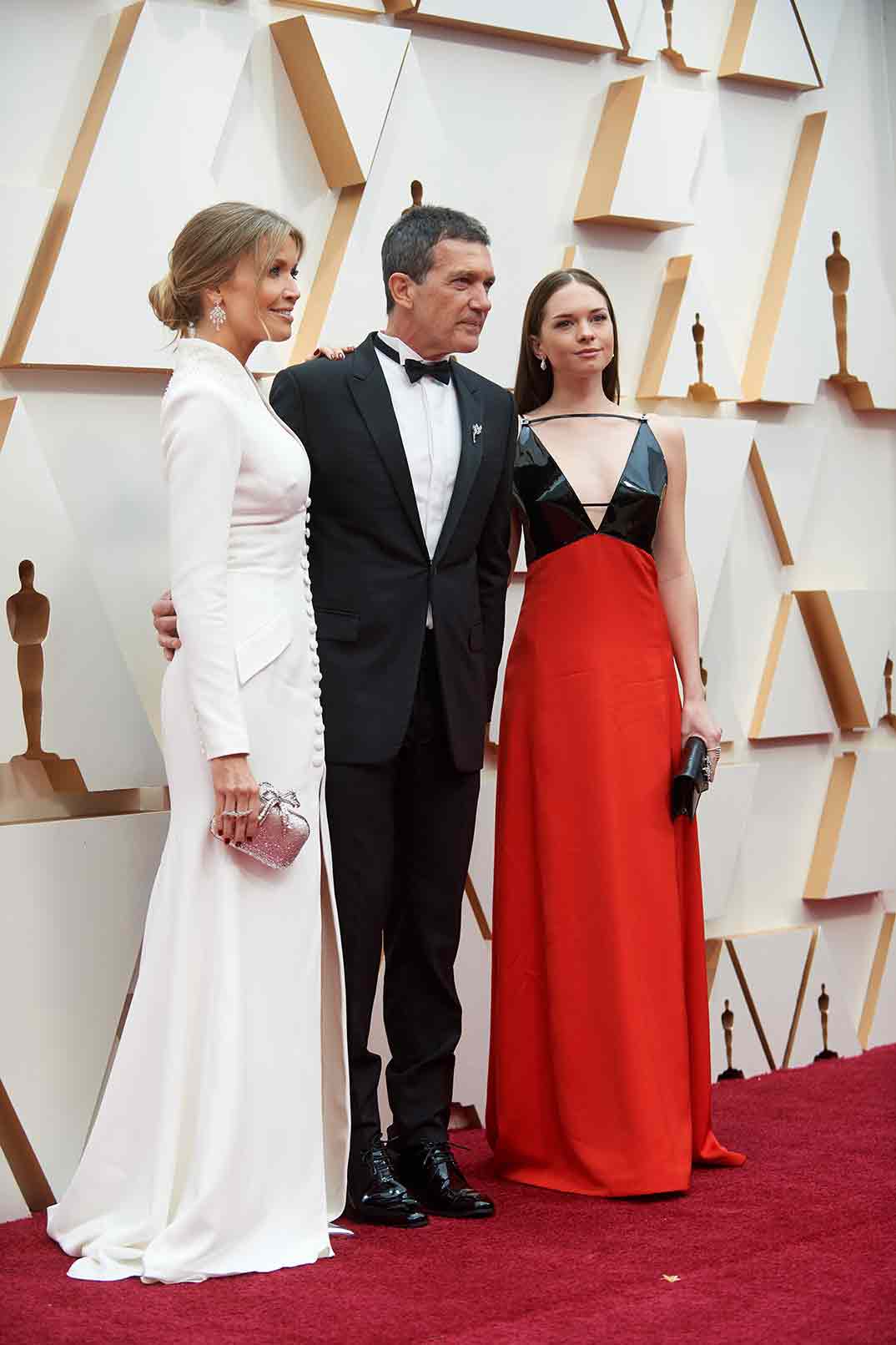 Nicole Kimpel, Antonio Banderas y Stella del Carmen - Oscars 2020 © A.M.P.A.S.