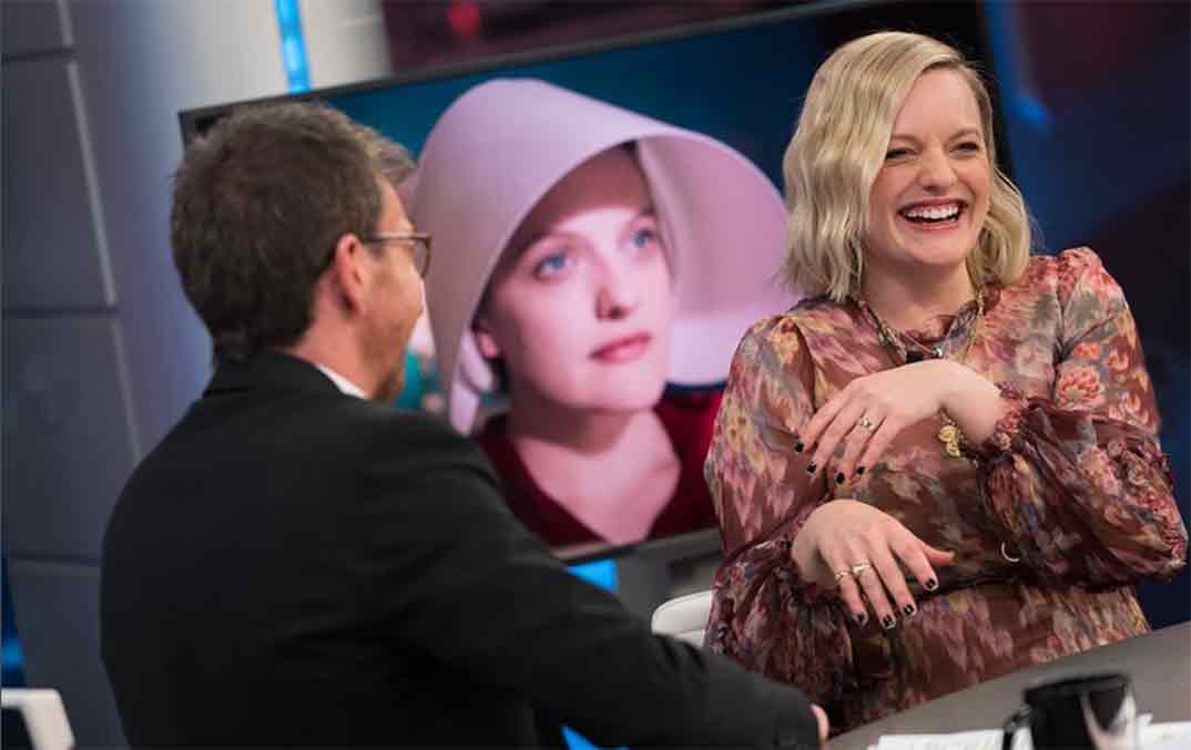 Pablo Motos y Elisabeth Moss - El Hormiguero © Instagram