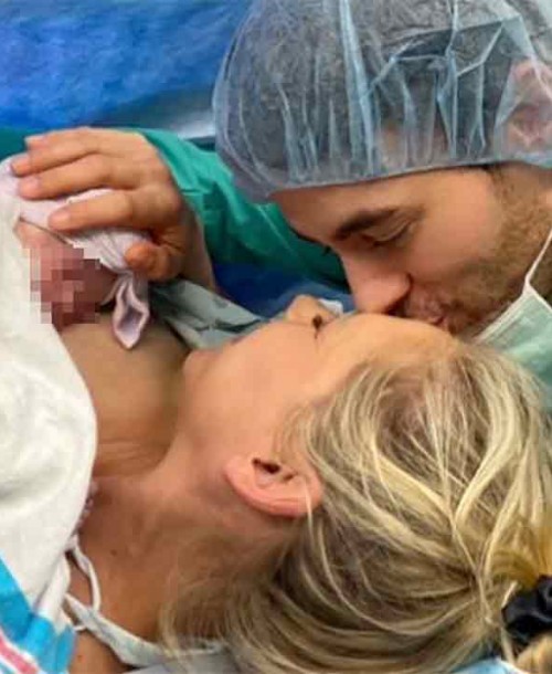 Primera foto de familia de Enrique Iglesias y Anna Kournikova con su tercera hija