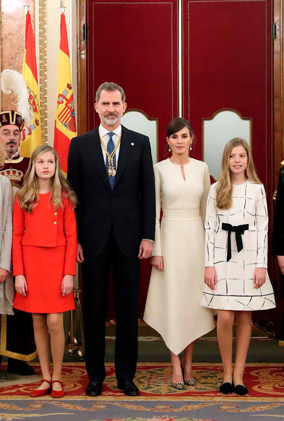 Reyes Felipe y Letizia con la princesa Leonor y la infanta Sofía - Solemne Ceremonia de Apertura de la XIV Legislatura © Casa S.M. El Rey