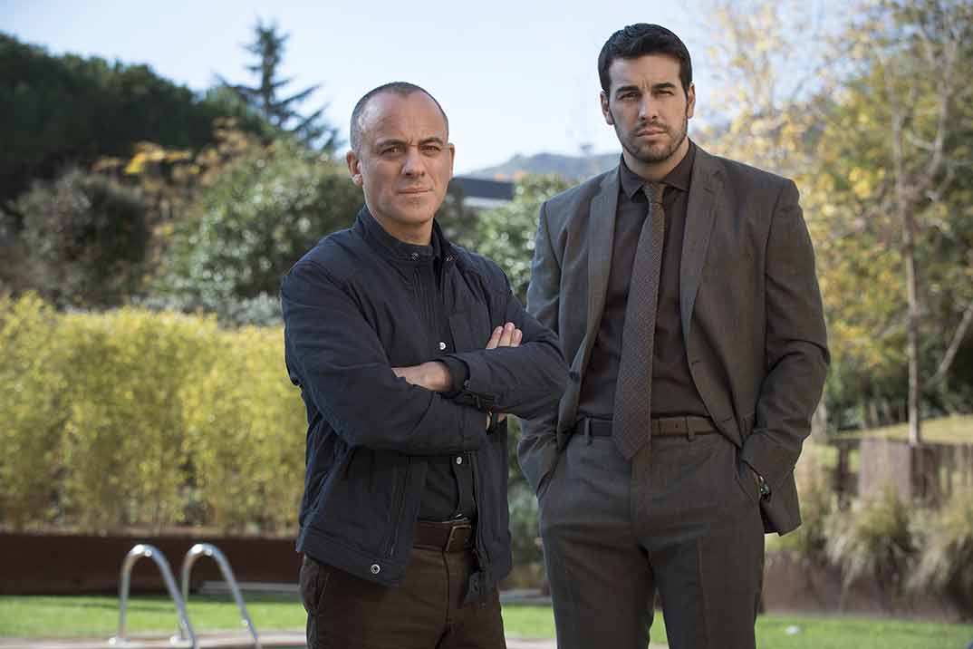 Mario Casas y Javier Gutiérrez - Hogar © Netflix