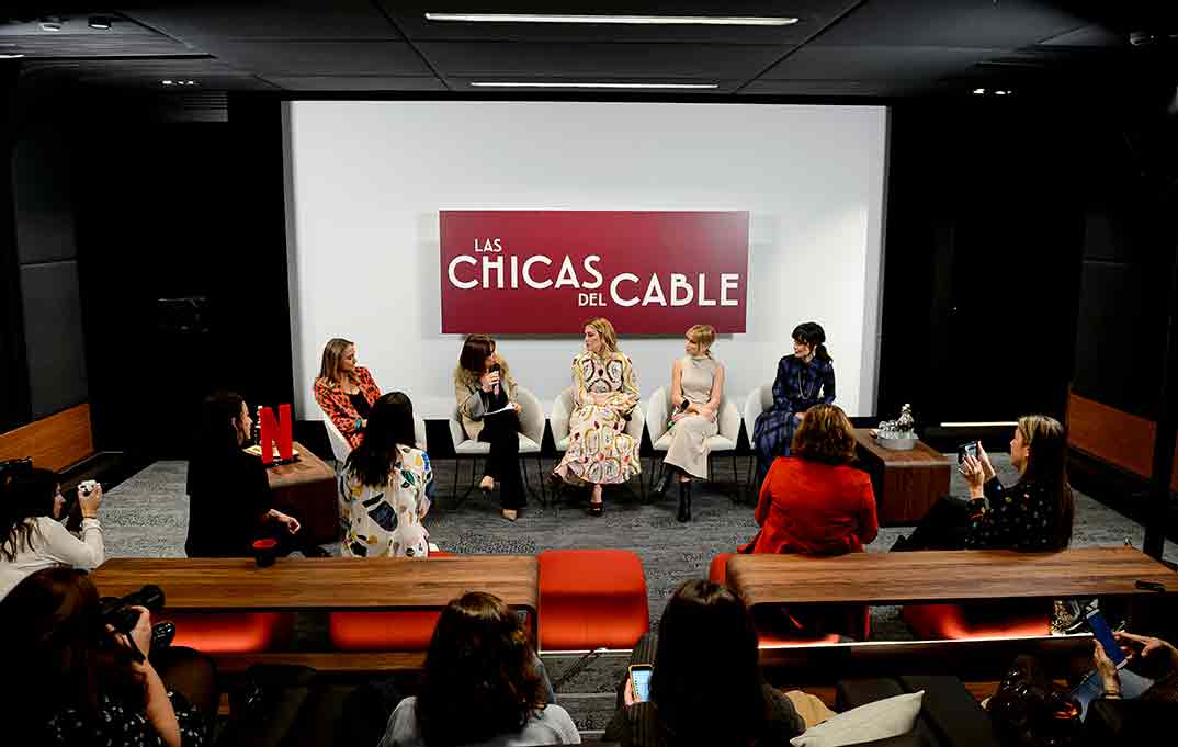 Ana Fernández, Blanca Suárez y Nadia de Santiago - Las chicas del cable © Netflix