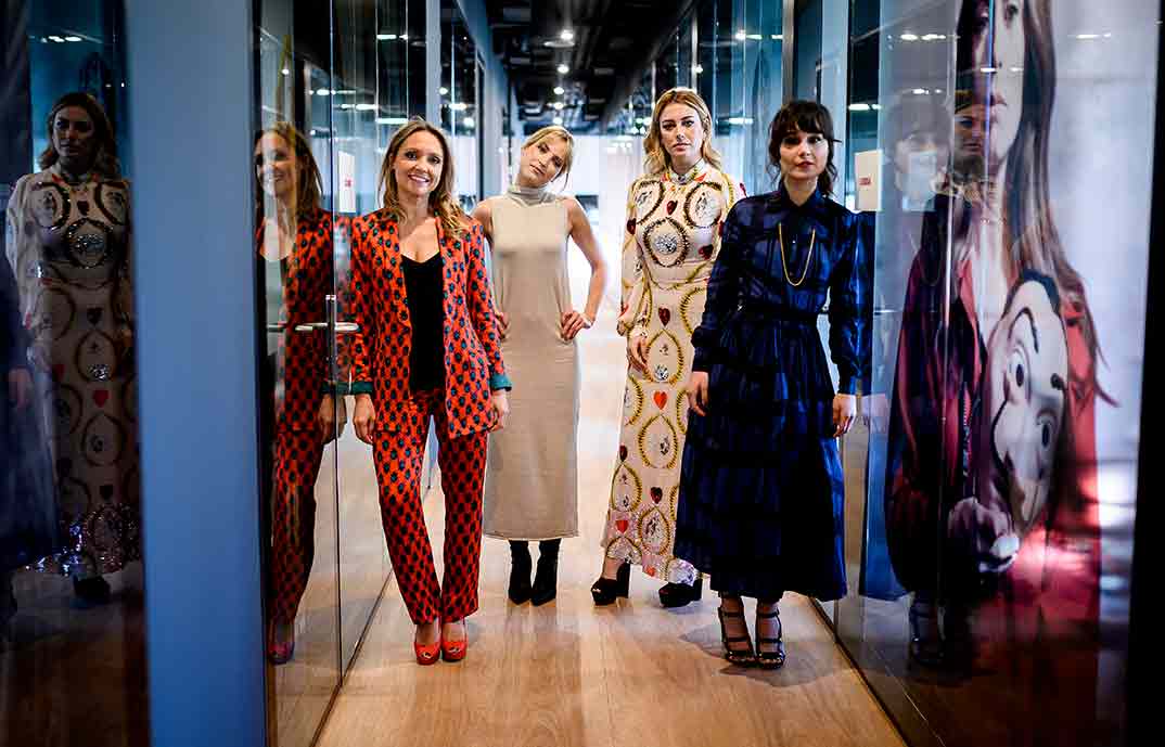 Ana Fernández, Blanca Suárez y Nadia de Santiago - Las chicas del cable © Netflix