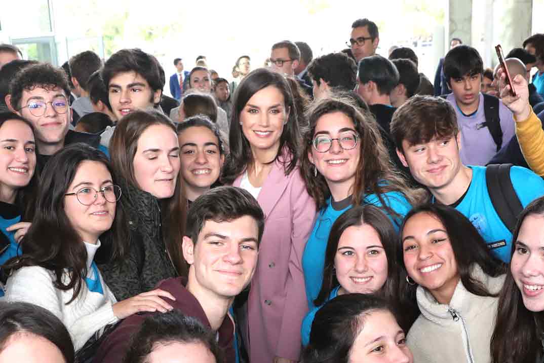 La reina Letizia se adelanta a la primavera