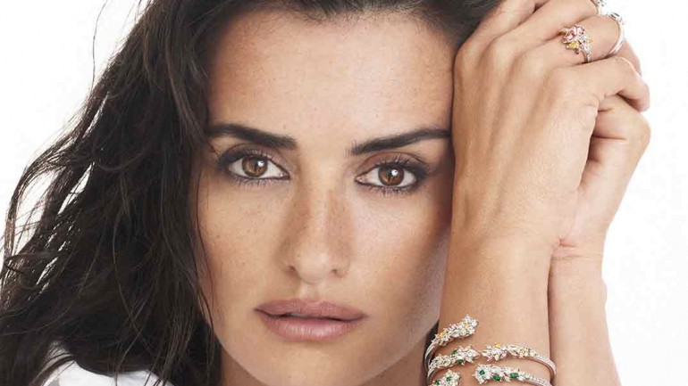 Así es la colección benéfica de joyas de Penélope Cruz para Swarovski