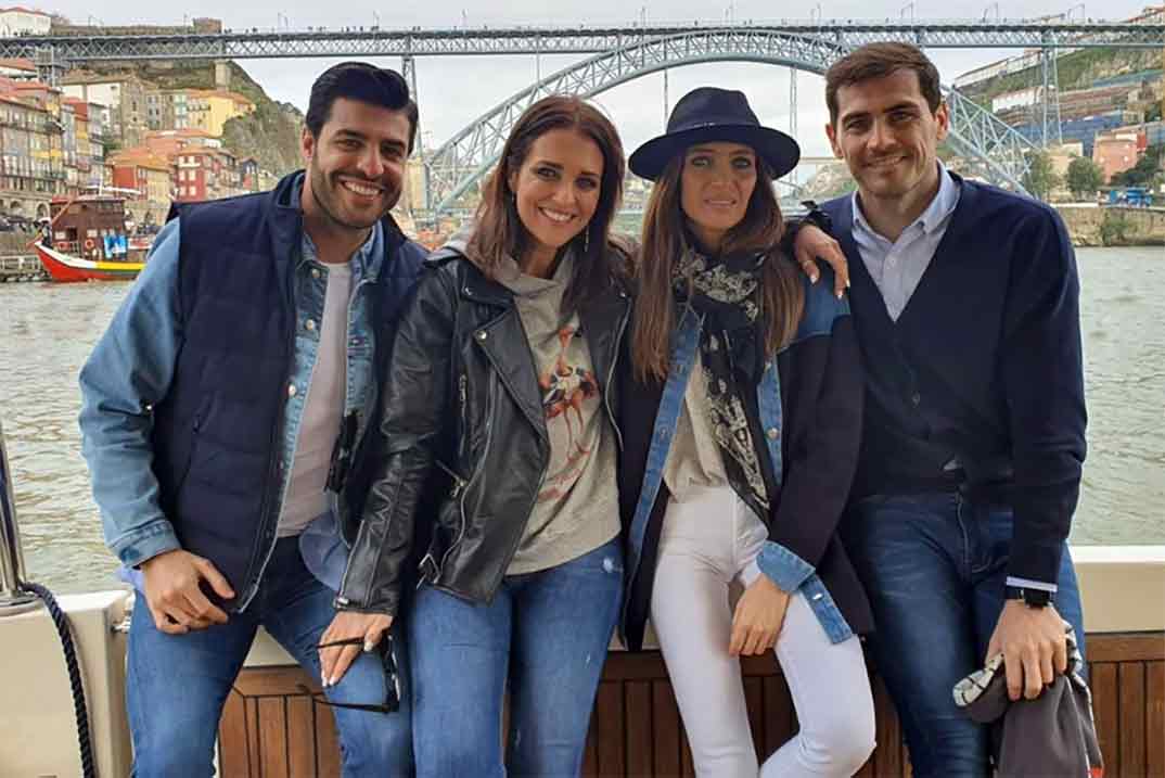 Paula Echevarría y Sara Carbonero con Miguel Torres e Iker Casillas © Instagram