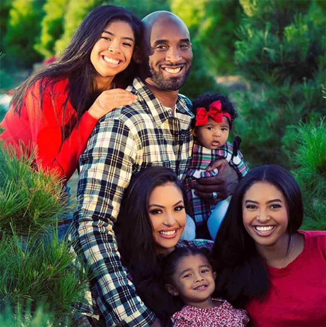 Kobe Bryant y Vanessa Bryant con sus hijas © Instagram