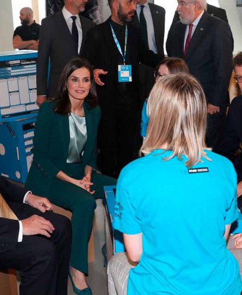 El nuevo traje verde de la reina Letizia, ideal para esta primavera