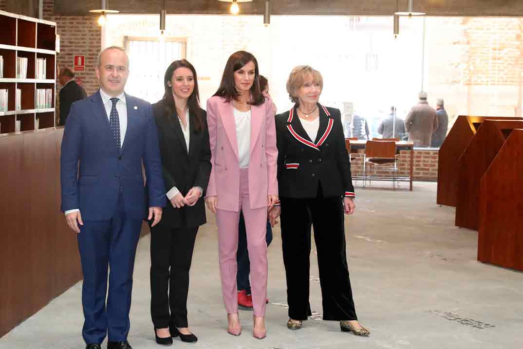  Reina Letizia e Irene Montero - Reunión de trabajo de la Asociación para la Prevención, Reinserción y Atención de la Mujer Prostituida © Casa S.M. El Rey