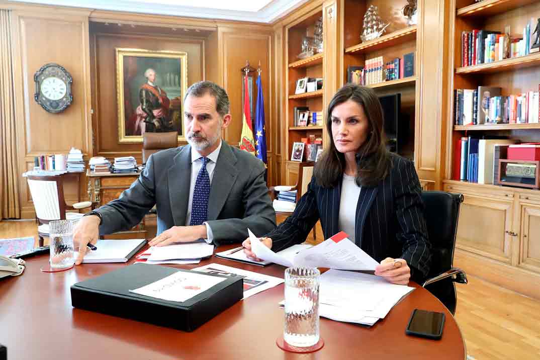 Así teletrabajan los reyes Felipe y Letizia