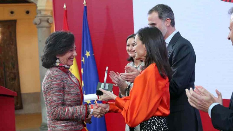 La reina Letizia copia el look de Vicky Martin Berrocal