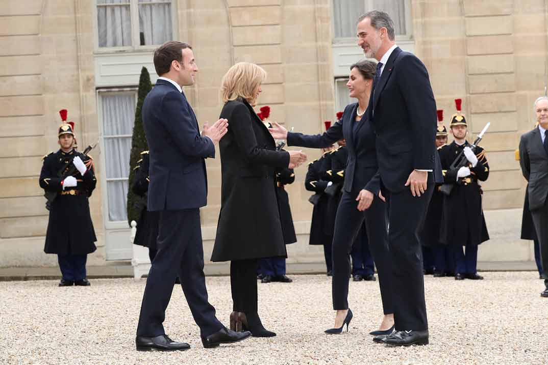 Los reyes Felipe y Letizia con Emmanuel Macron y su esposa Brigitte Macron - París © Casa S.M. El Rey