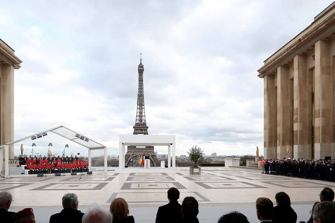 Los reyes Felipe y Letizia con Emmanuel Macron y su esposa Brigitte Macron - París © Casa S.M. El Rey