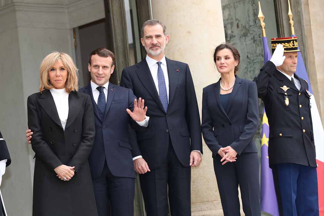 Los reyes Felipe y Letizia con Emmanuel Macron y su esposa Brigitte Macron - París © Casa S.M. El Rey