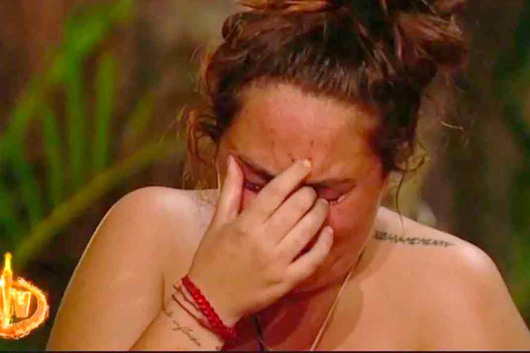 Rocío Flores rompe a llorar al no tener noticias de su madre