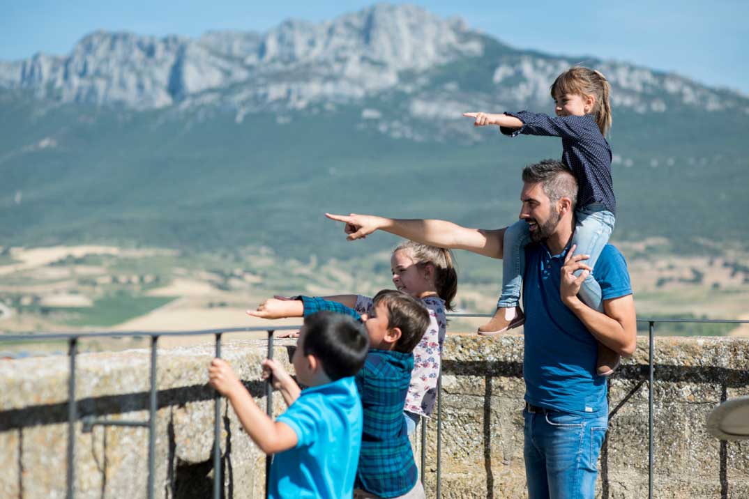 Descubre la Ruta de la Rioja Alavesa en familia