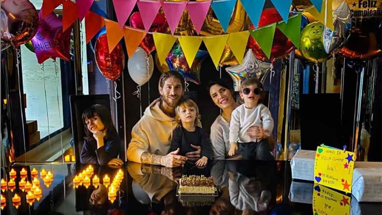 Sergio Ramos y Pilar Rubio con sus hijos © Instagram