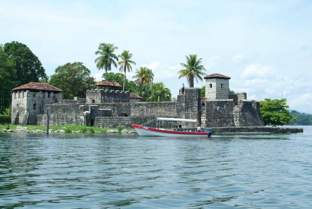 castillo-san-felipe-izabal guatemala