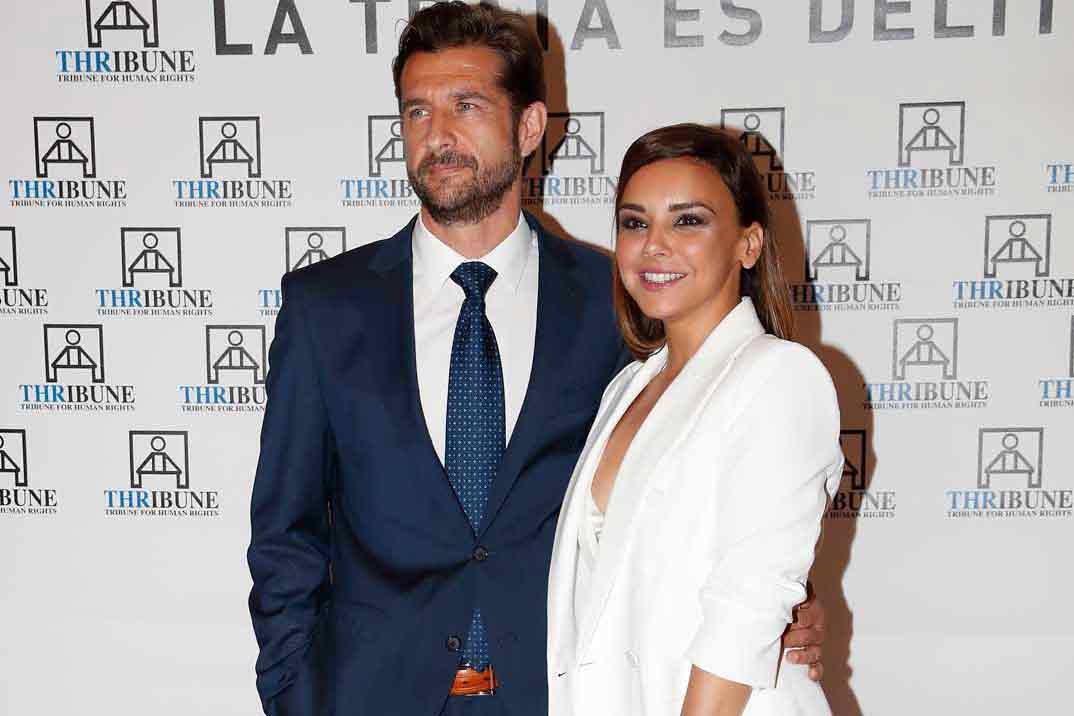 La boda de Chenoa y Miguel Sánchez Encinas “en pausa”