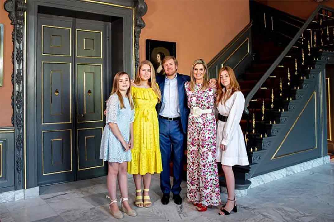 El rey Guillermo, la reina Máxima y sus tres hijas © koninklijkhuis/Instagram
