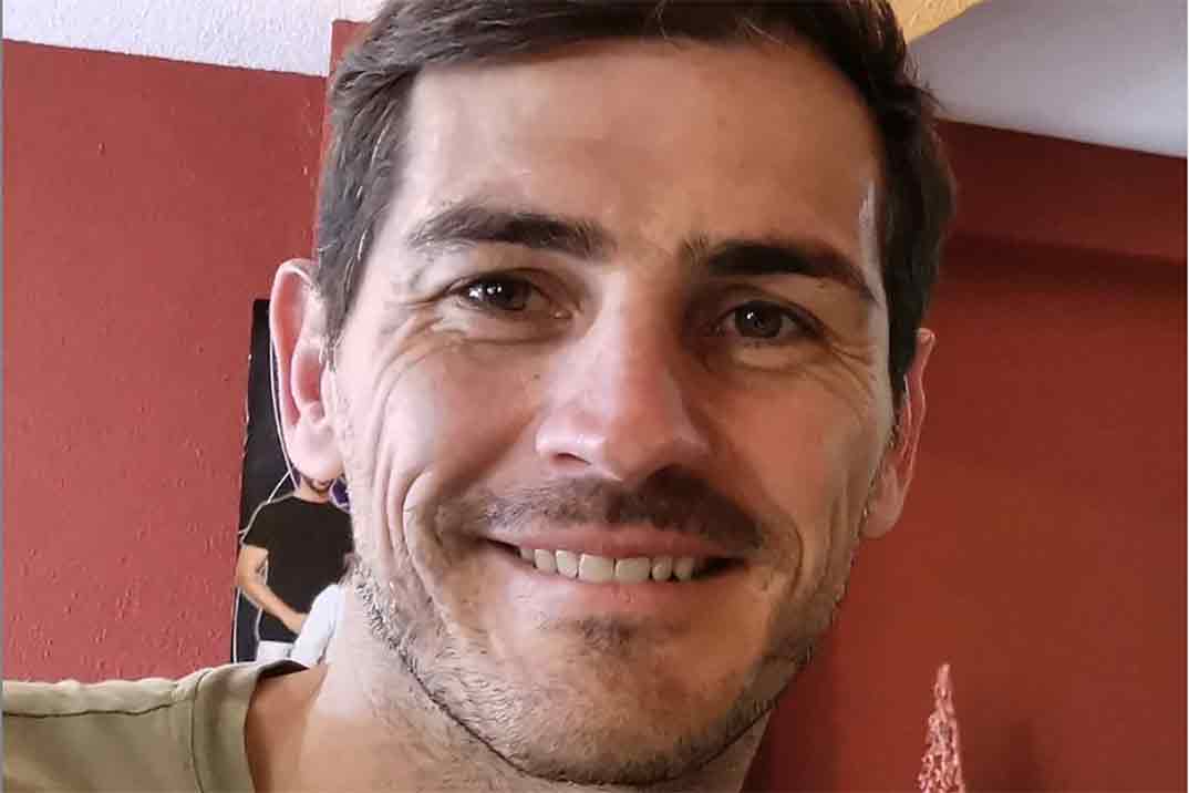 Iker Casillas recupera la sonrisa