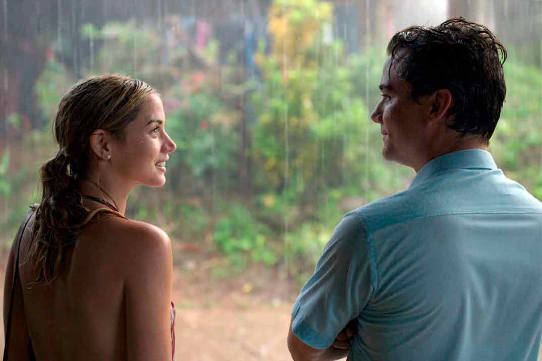 Ana de Armas y Wagner Moura - Sergio © Netflix