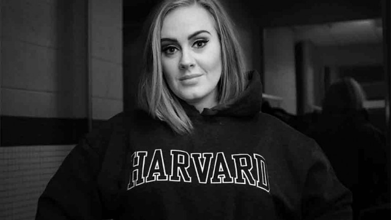Adele celebra su 32 cumpleaños presumiendo de su sorprendente cambio físico